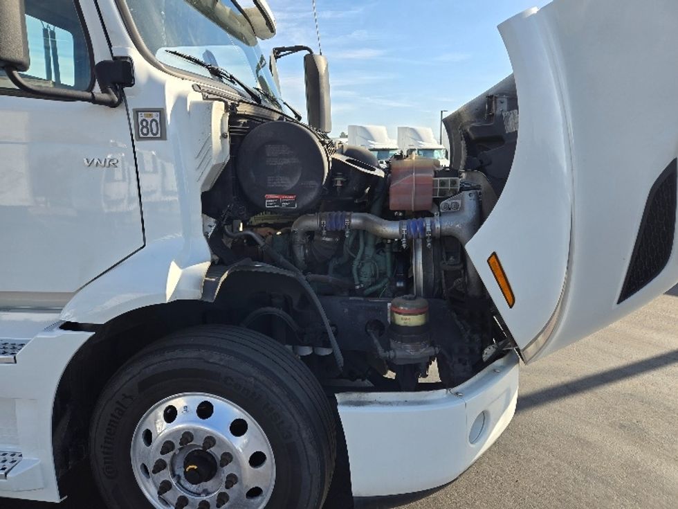 2020 Volvo Truck VNR photo 14