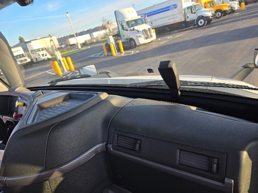 2020 Volvo Truck VNR photo 11