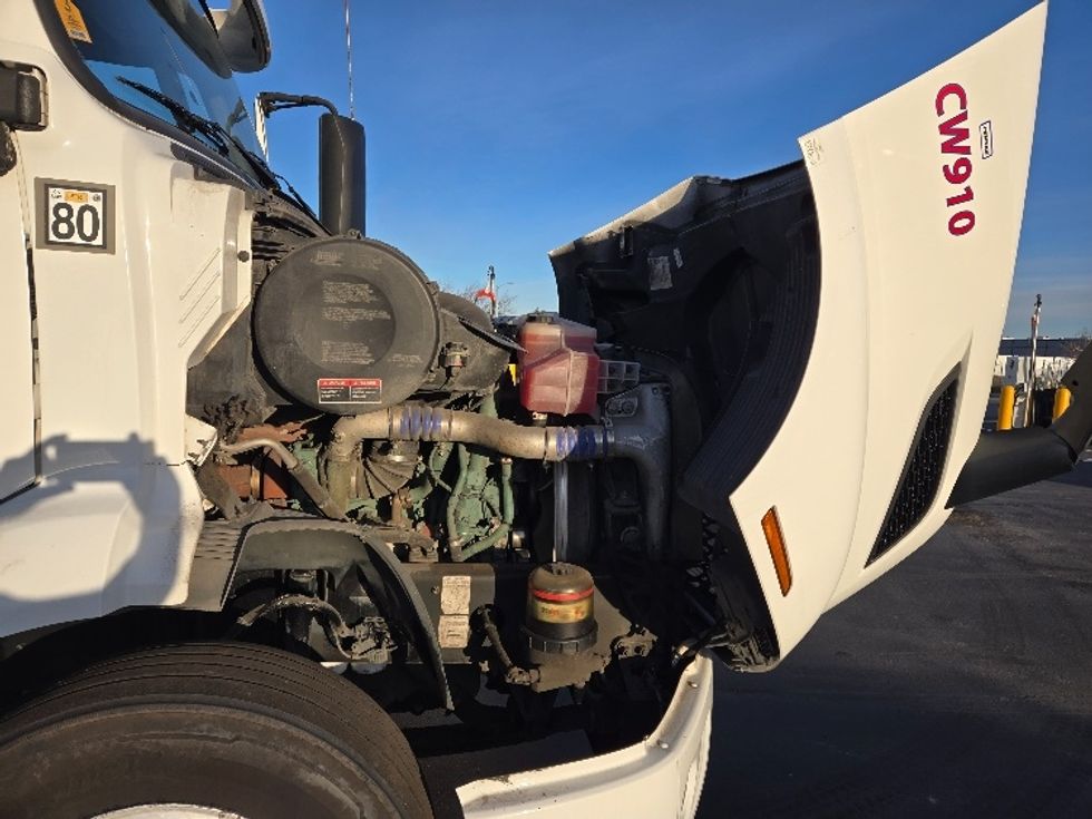 2020 Volvo Truck VNR photo 13