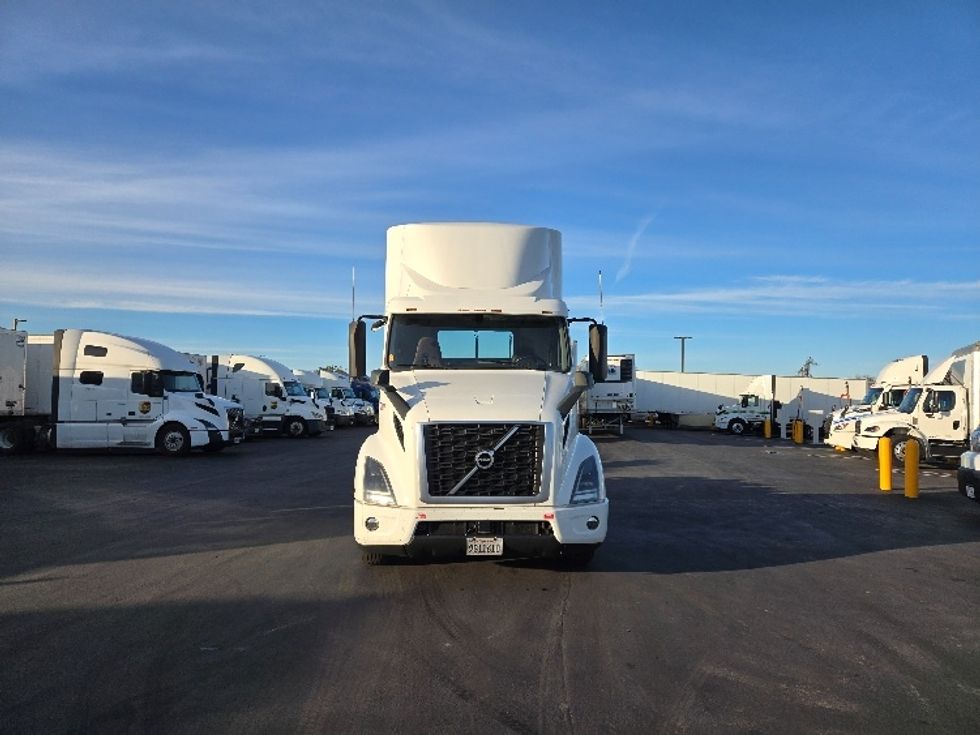 2020 Volvo Truck VNR photo 2