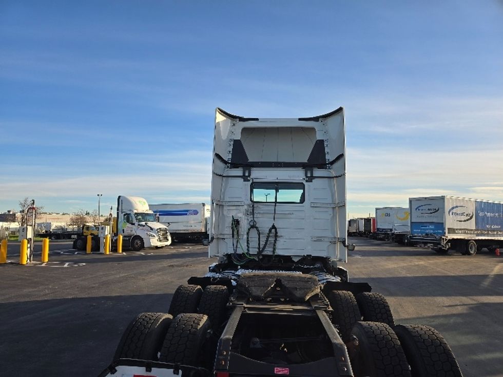 2020 Volvo Truck VNR photo 6