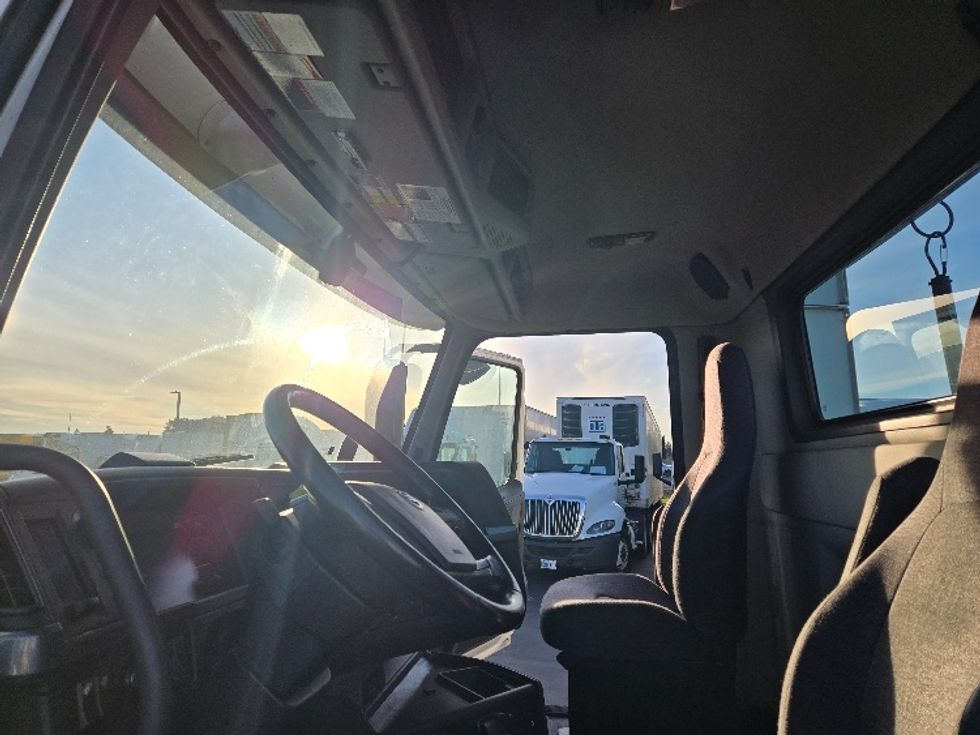 2020 Volvo Truck VNR photo 9
