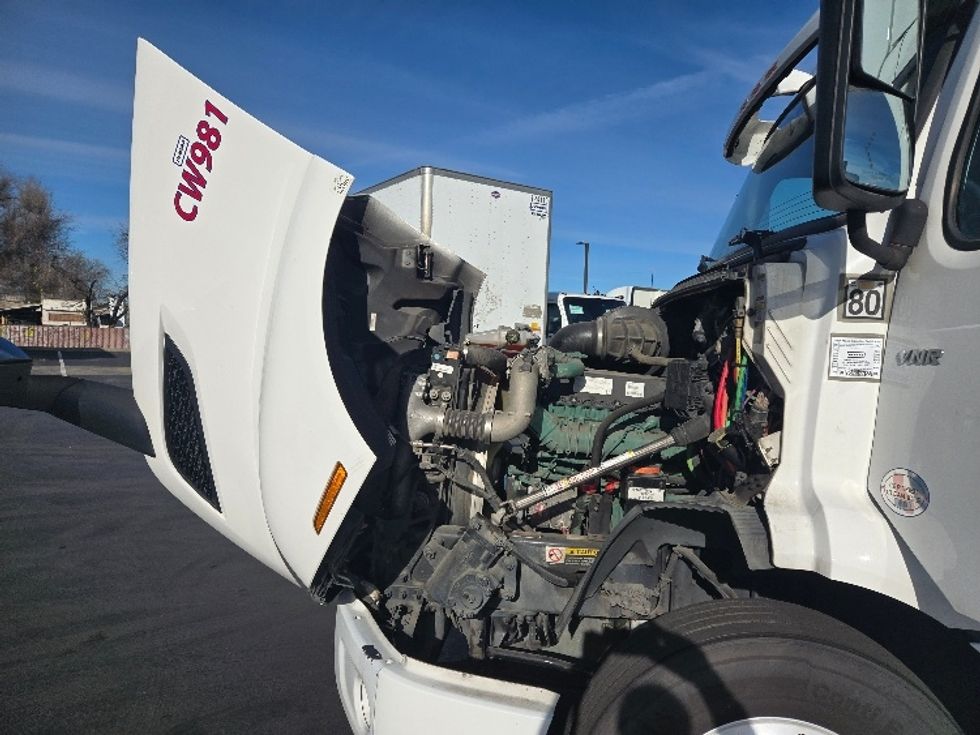 Day Cab Tractor-Heavy Duty Tractors-Volvo-2020-VNR64300-Stockton-CA-506,431\n\t\tmiles-$ 51,500 - Image 16