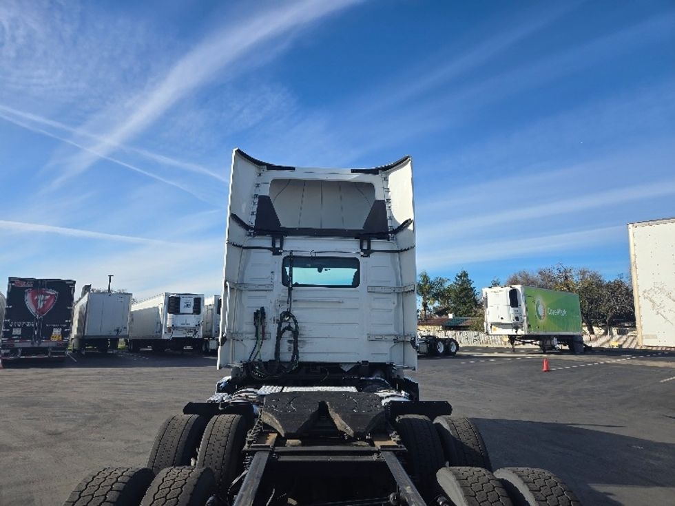 Day Cab Tractor-Heavy Duty Tractors-Volvo-2020-VNR64300-Stockton-CA-506,431\n\t\tmiles-$ 51,500 - Image 6