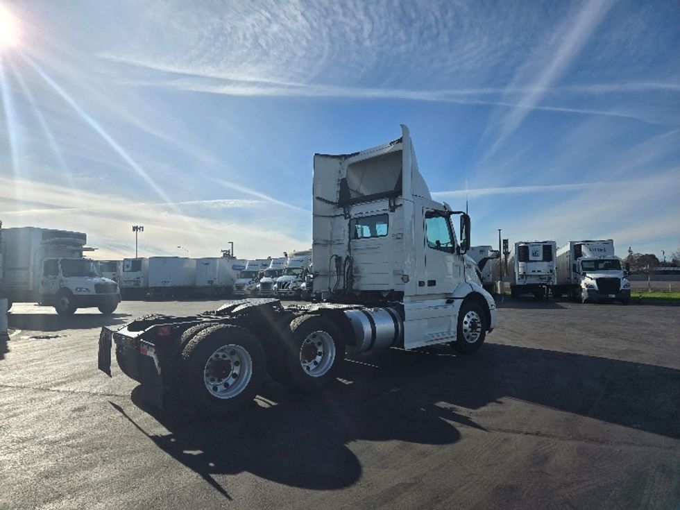 Day Cab Tractor-Heavy Duty Tractors-Volvo-2020-VNR64300-Stockton-CA-506,431\n\t\tmiles-$ 51,500 - Image 7