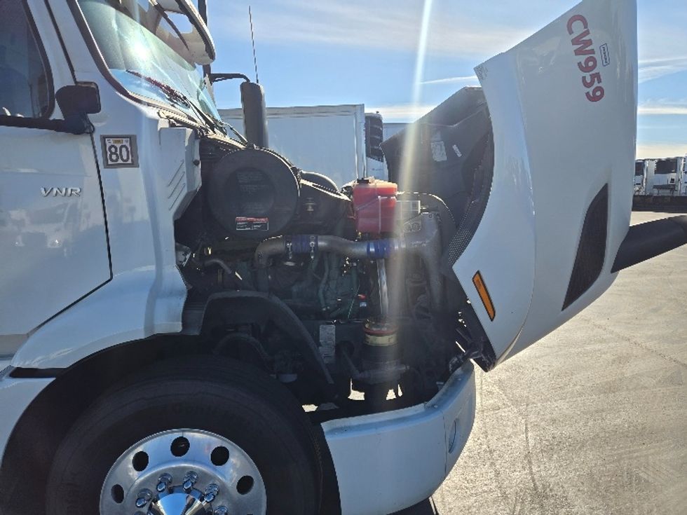 Day Cab Tractor-Heavy Duty Tractors-Volvo-2020-VNR64300-Stockton-CA-507,537\n\t\tmiles-$ 51,250 - Image 15