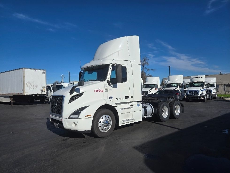 Day Cab Tractor-Heavy Duty Tractors-Volvo-2020-VNR64300-Stockton-CA-507,537\n\t\tmiles-$ 51,250 - Image 3