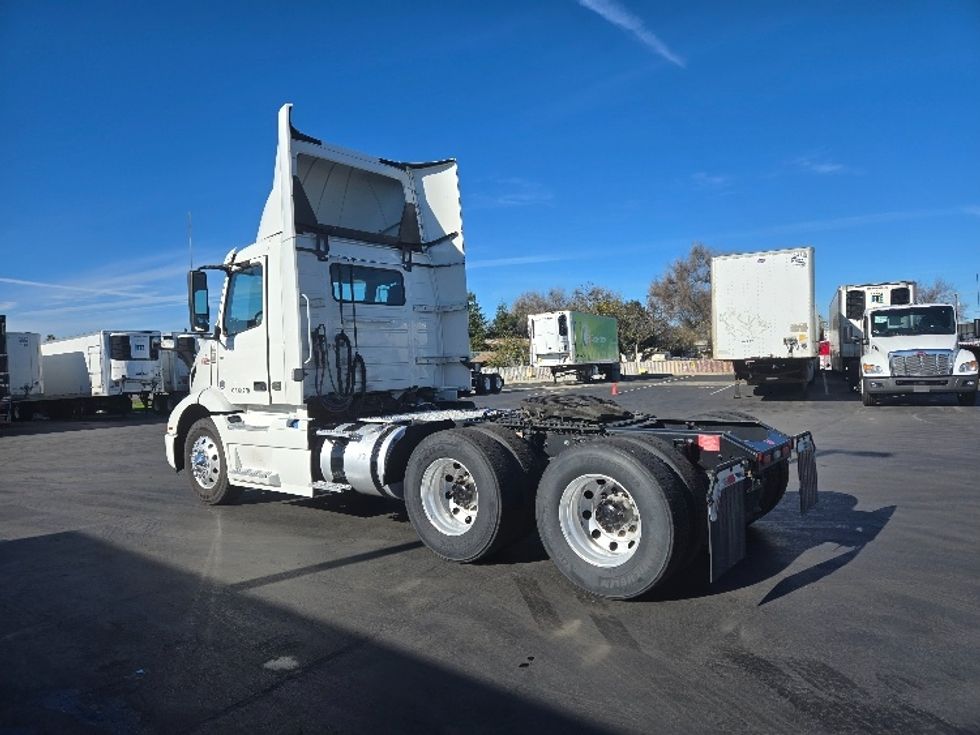 Day Cab Tractor-Heavy Duty Tractors-Volvo-2020-VNR64300-Stockton-CA-507,537\n\t\tmiles-$ 51,250 - Image 5
