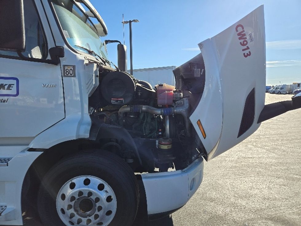 Day Cab Tractor-Heavy Duty Tractors-Volvo-2020-VNR64300-Stockton-CA-512,296\n\t\tmiles-$ 50,750 - Image 15