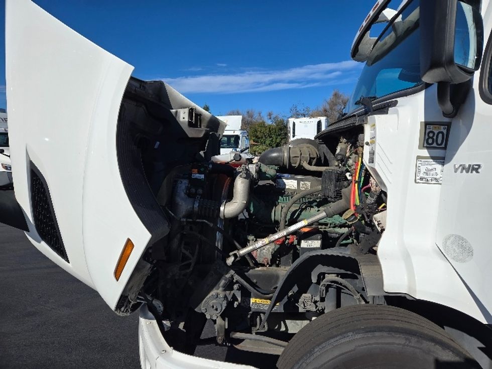 Day Cab Tractor-Heavy Duty Tractors-Volvo-2020-VNR64300-Stockton-CA-512,296\n\t\tmiles-$ 50,750 - Image 16