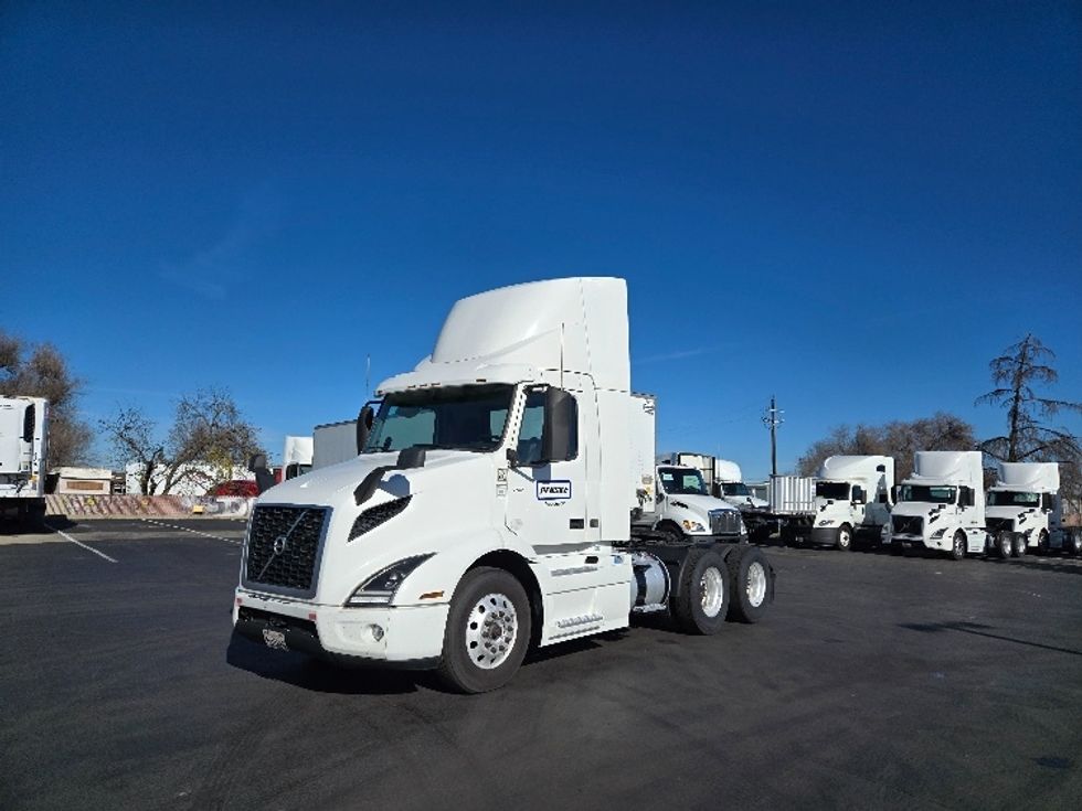 Day Cab Tractor-Heavy Duty Tractors-Volvo-2020-VNR64300-Stockton-CA-512,296\n\t\tmiles-$ 50,750 - Image 3