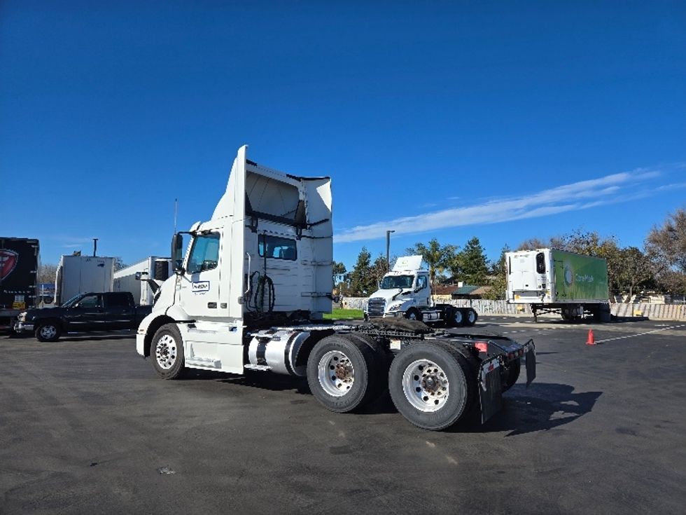 Day Cab Tractor-Heavy Duty Tractors-Volvo-2020-VNR64300-Stockton-CA-512,296\n\t\tmiles-$ 50,750 - Image 5