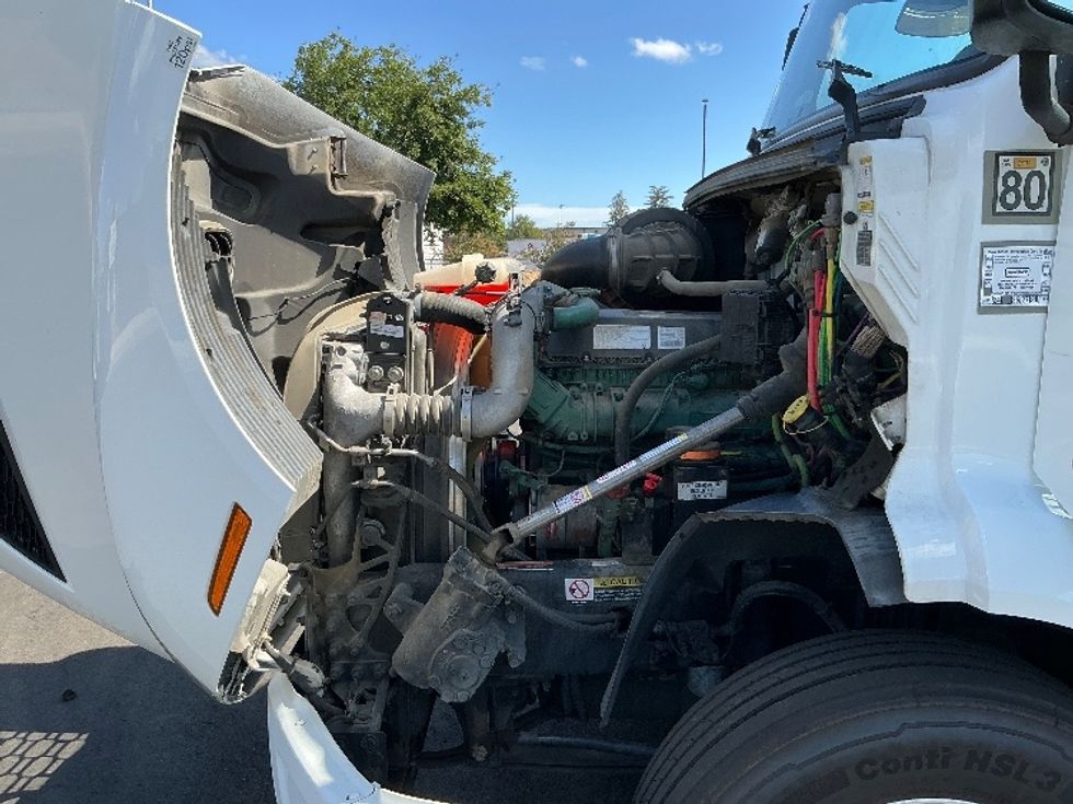 Day Cab Tractor-Heavy Duty Tractors-Volvo-2020-VNR64300-Stockton-CA-515,975\n\t\tmiles-$ 38,250 - Image 16
