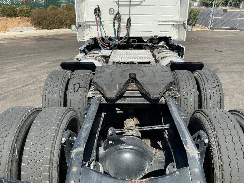 Day Cab Tractor-Heavy Duty Tractors-Volvo-2020-VNR64300-Stockton-CA-515,975\n\t\tmiles-$ 38,250 - Image 6