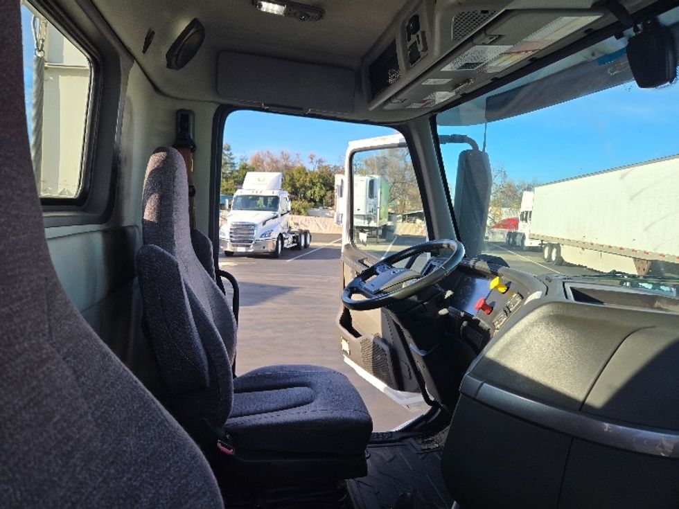Day Cab Tractor-Heavy Duty Tractors-Volvo-2020-VNR64300-Stockton-CA-516,482\n\t\tmiles-$ 52,000 - Image 14