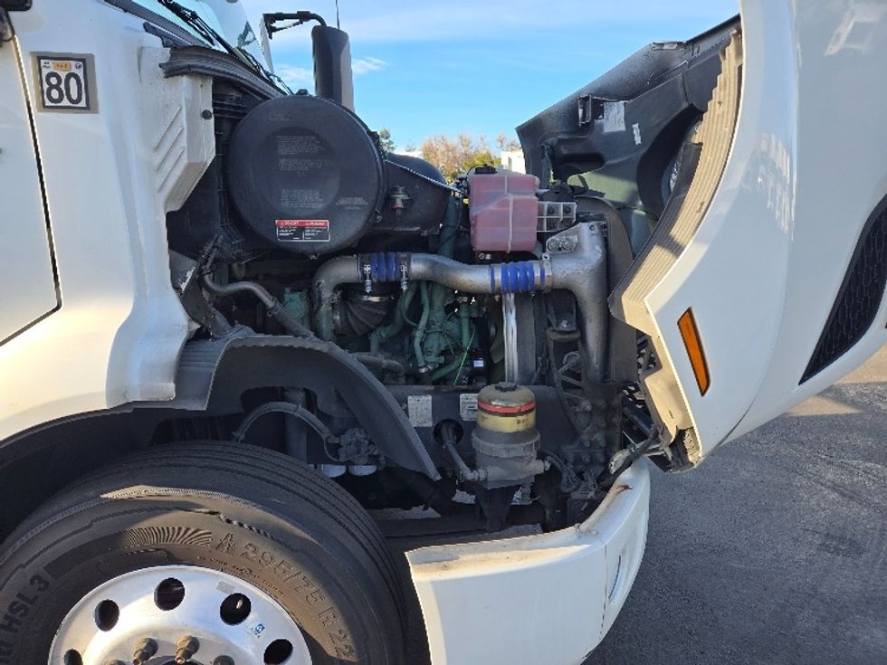 Day Cab Tractor-Heavy Duty Tractors-Volvo-2020-VNR64300-Stockton-CA-516,482\n\t\tmiles-$ 52,000 - Image 15