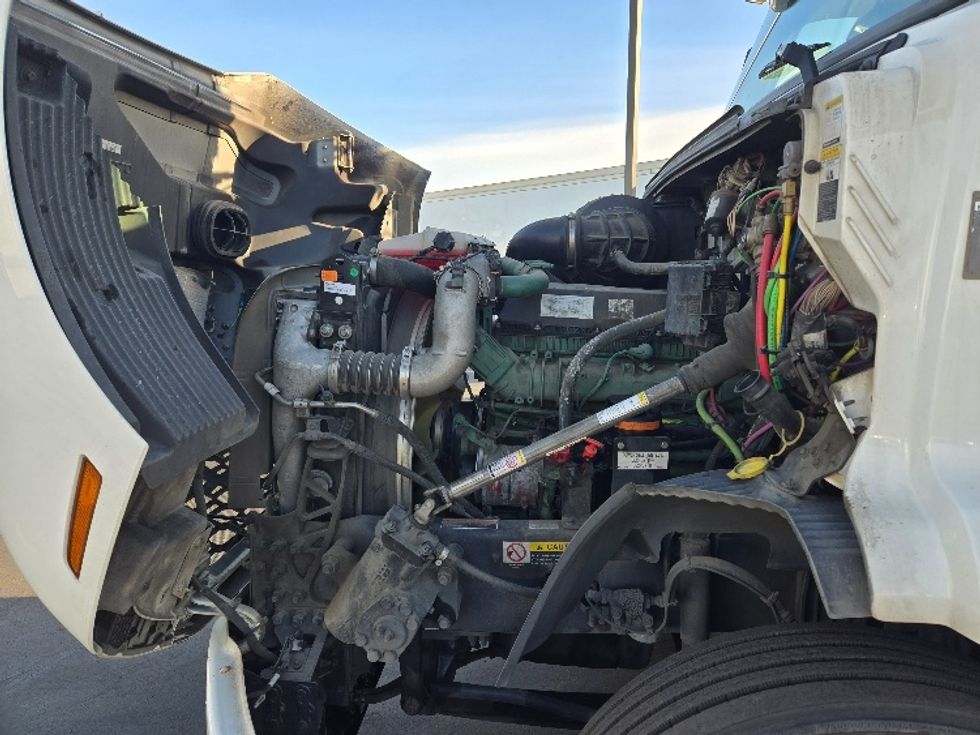 Day Cab Tractor-Heavy Duty Tractors-Volvo-2020-VNR64300-Stockton-CA-516,482\n\t\tmiles-$ 52,000 - Image 16