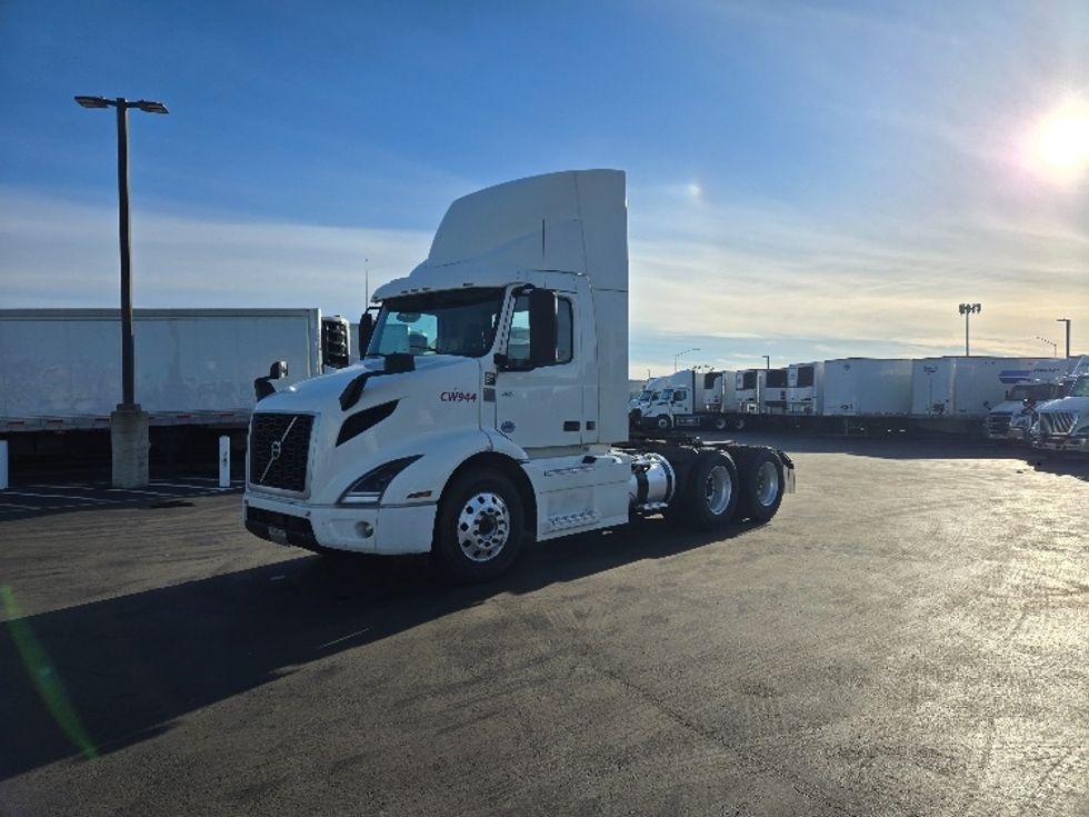 Day Cab Tractor-Heavy Duty Tractors-Volvo-2020-VNR64300-Stockton-CA-516,482\n\t\tmiles-$ 52,000 - Image 3
