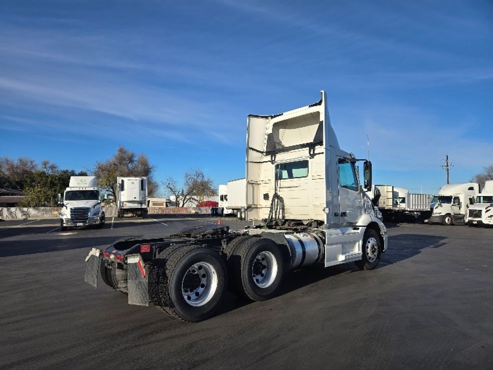 Day Cab Tractor-Heavy Duty Tractors-Volvo-2020-VNR64300-Stockton-CA-516,482\n\t\tmiles-$ 52,000 - Image 7