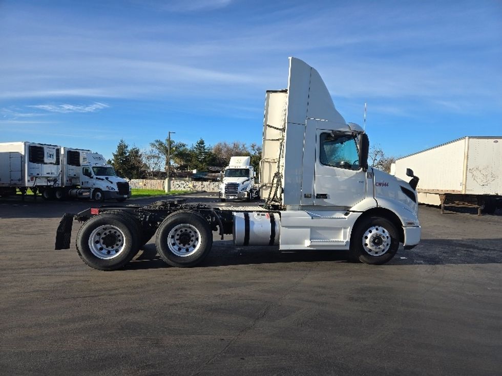 Day Cab Tractor-Heavy Duty Tractors-Volvo-2020-VNR64300-Stockton-CA-516,482\n\t\tmiles-$ 52,000 - Image 8