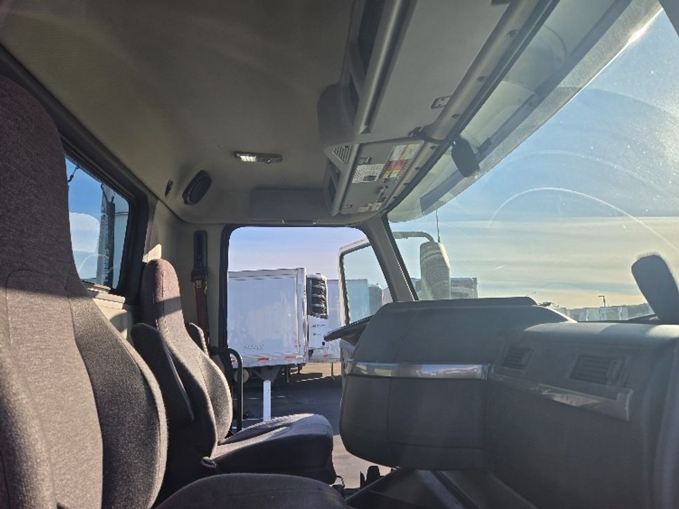 Day Cab Tractor-Heavy Duty Tractors-Volvo-2020-VNR64300-Stockton-CA-516,522\n\t\tmiles-$ 50,250 - Image 12