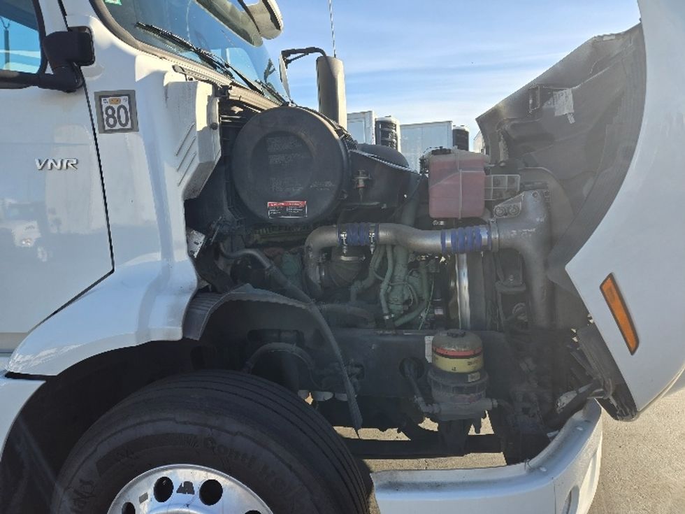 Day Cab Tractor-Heavy Duty Tractors-Volvo-2020-VNR64300-Stockton-CA-516,522\n\t\tmiles-$ 50,250 - Image 15