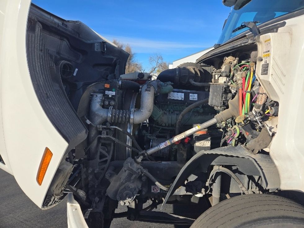 Day Cab Tractor-Heavy Duty Tractors-Volvo-2020-VNR64300-Stockton-CA-516,522\n\t\tmiles-$ 50,250 - Image 16