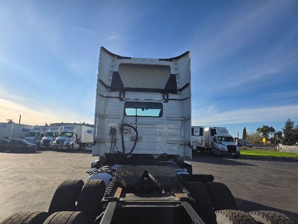 Day Cab Tractor-Heavy Duty Tractors-Volvo-2020-VNR64300-Stockton-CA-516,522\n\t\tmiles-$ 50,250 - Image 6