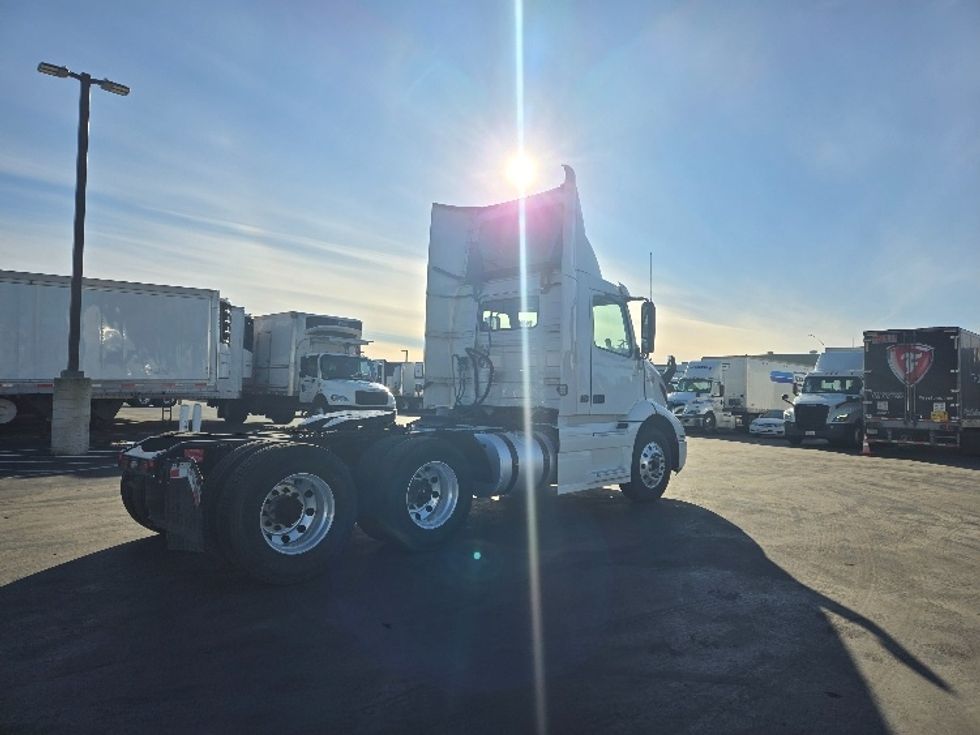 Day Cab Tractor-Heavy Duty Tractors-Volvo-2020-VNR64300-Stockton-CA-516,522\n\t\tmiles-$ 50,250 - Image 7