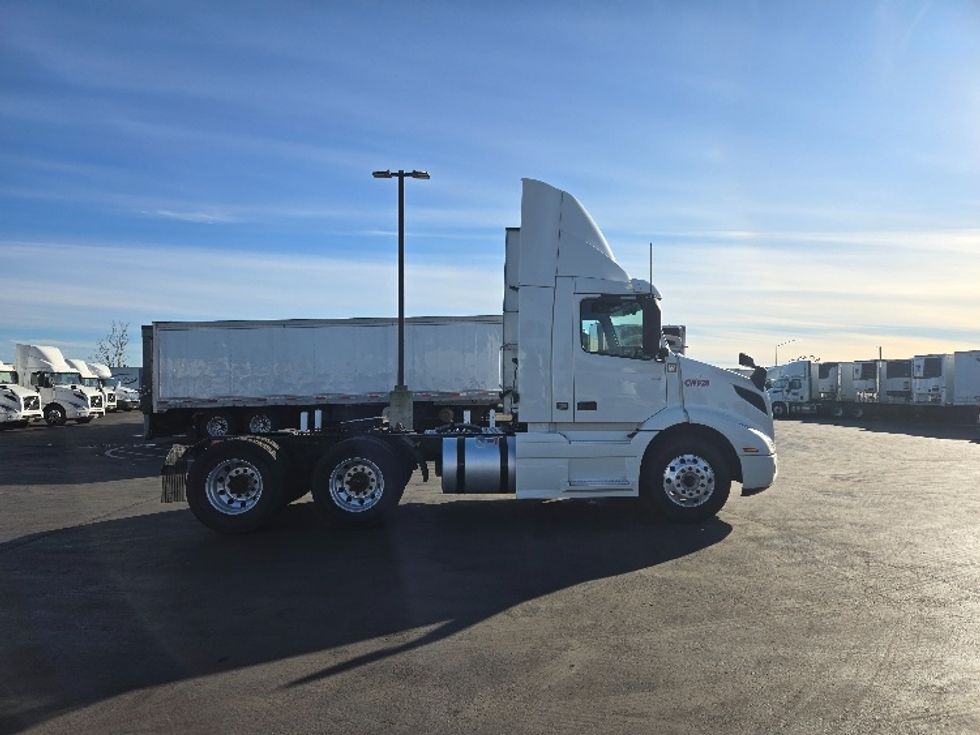 Day Cab Tractor-Heavy Duty Tractors-Volvo-2020-VNR64300-Stockton-CA-516,522\n\t\tmiles-$ 50,250 - Image 8