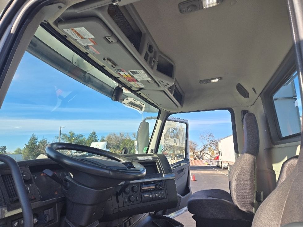 Day Cab Tractor-Heavy Duty Tractors-Volvo-2020-VNR64300-Stockton-CA-516,522\n\t\tmiles-$ 50,250 - Image 9