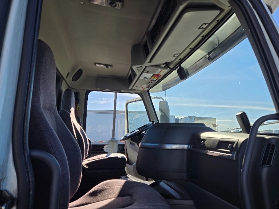 Day Cab Tractor-Heavy Duty Tractors-Volvo-2020-VNR64300-Stockton-CA-517,694\n\t\tmiles-$ 50,250 - Image 12