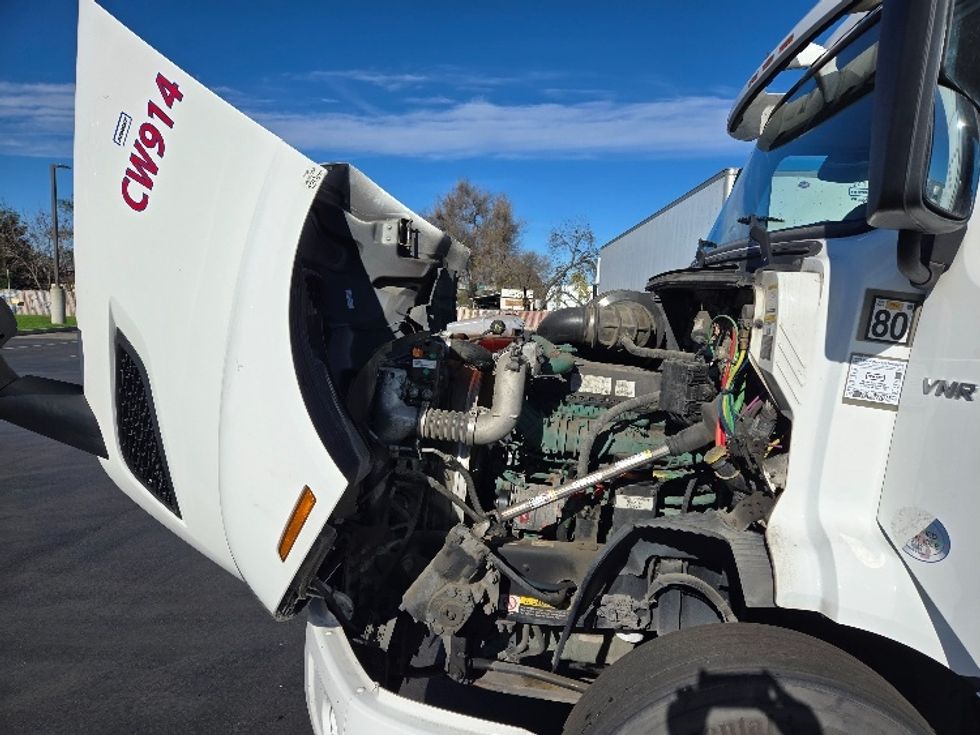Day Cab Tractor-Heavy Duty Tractors-Volvo-2020-VNR64300-Stockton-CA-517,694\n\t\tmiles-$ 50,250 - Image 16