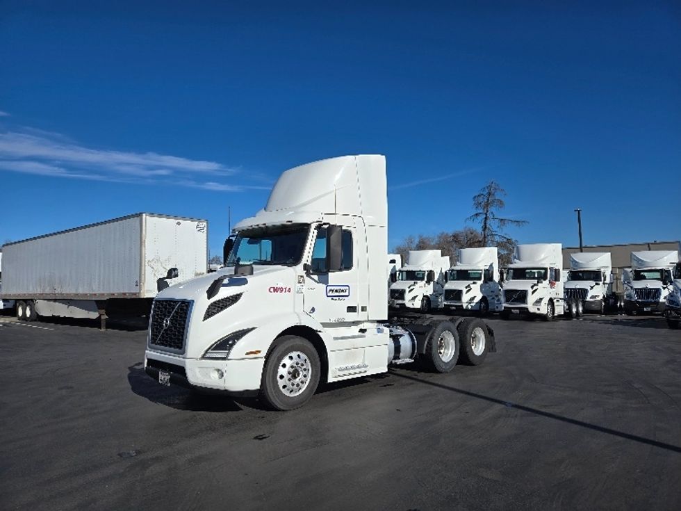Day Cab Tractor-Heavy Duty Tractors-Volvo-2020-VNR64300-Stockton-CA-517,694\n\t\tmiles-$ 50,250 - Image 3