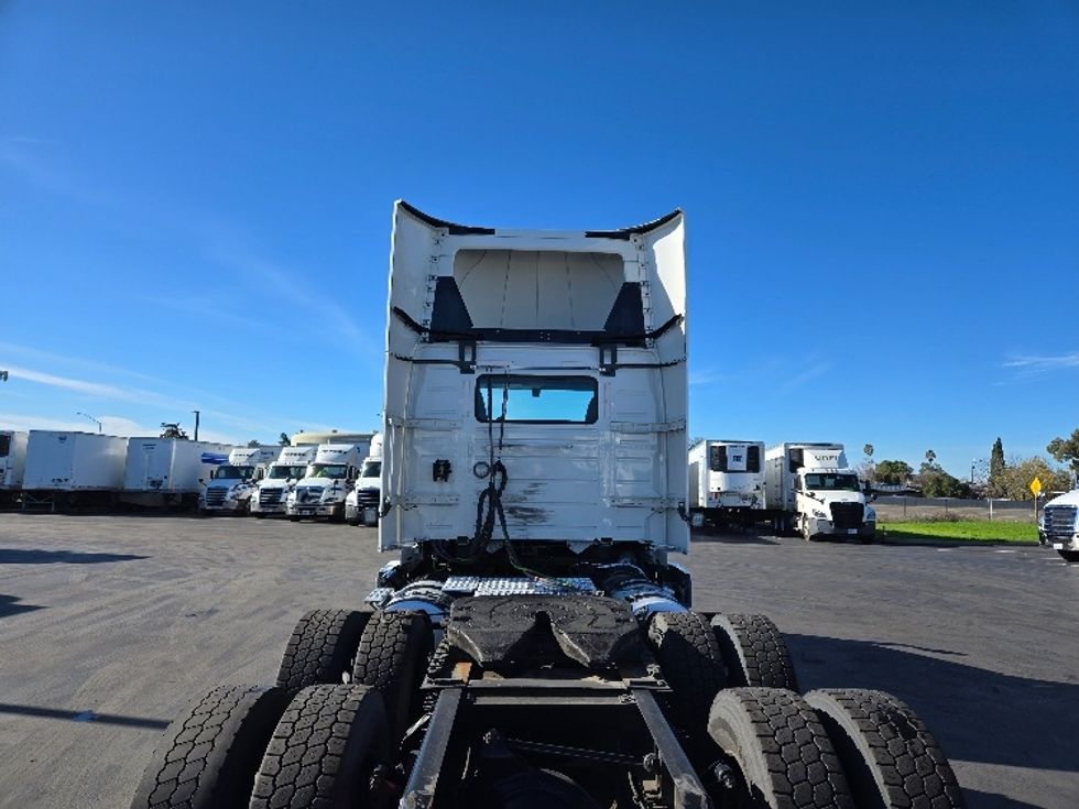Day Cab Tractor-Heavy Duty Tractors-Volvo-2020-VNR64300-Stockton-CA-517,694\n\t\tmiles-$ 50,250 - Image 6