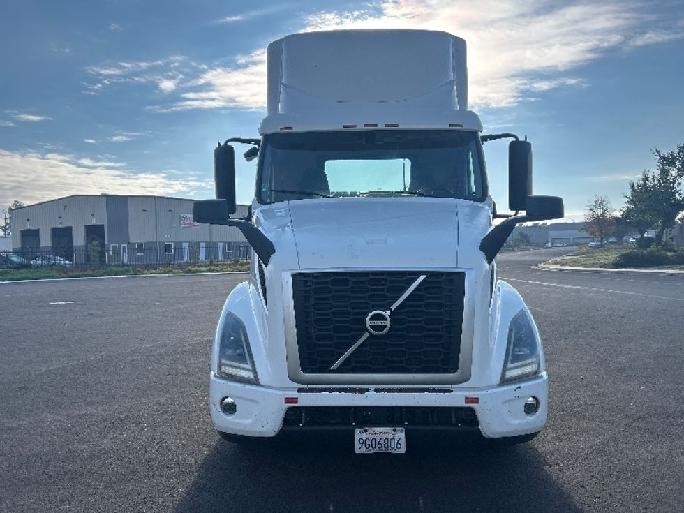 Day Cab Tractor-Heavy Duty Tractors-Volvo-2020-VNR64300-Stockton-CA-519,240\n\t\tmiles-$ 36,750 - Image 2
