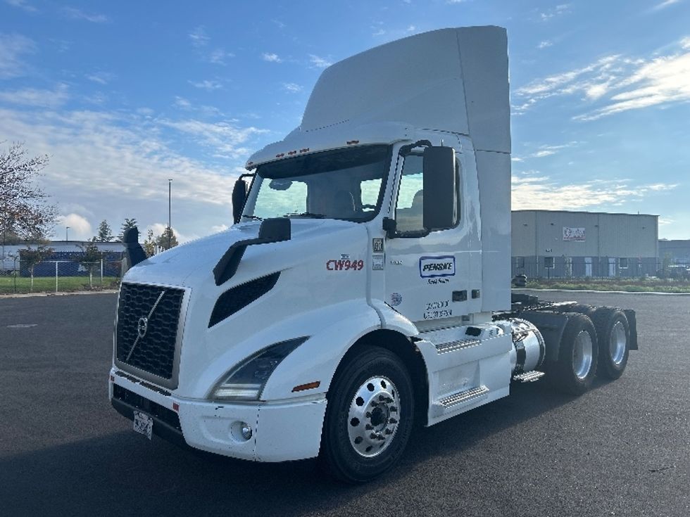 Day Cab Tractor-Heavy Duty Tractors-Volvo-2020-VNR64300-Stockton-CA-519,240\n\t\tmiles-$ 36,750 - Image 3