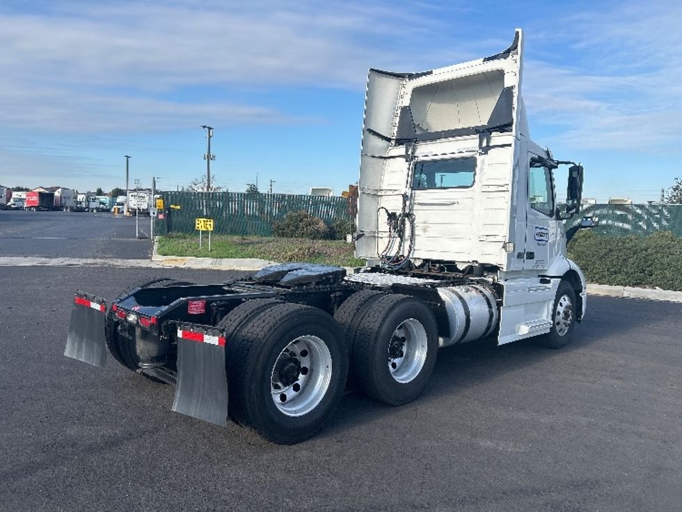 Day Cab Tractor-Heavy Duty Tractors-Volvo-2020-VNR64300-Stockton-CA-519,240\n\t\tmiles-$ 36,750 - Image 7
