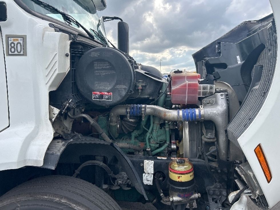 Day Cab Tractor-Heavy Duty Tractors-Volvo-2020-VNR64300-Stockton-CA-526,385\n\t\tmiles-$ 36,000 - Image 15