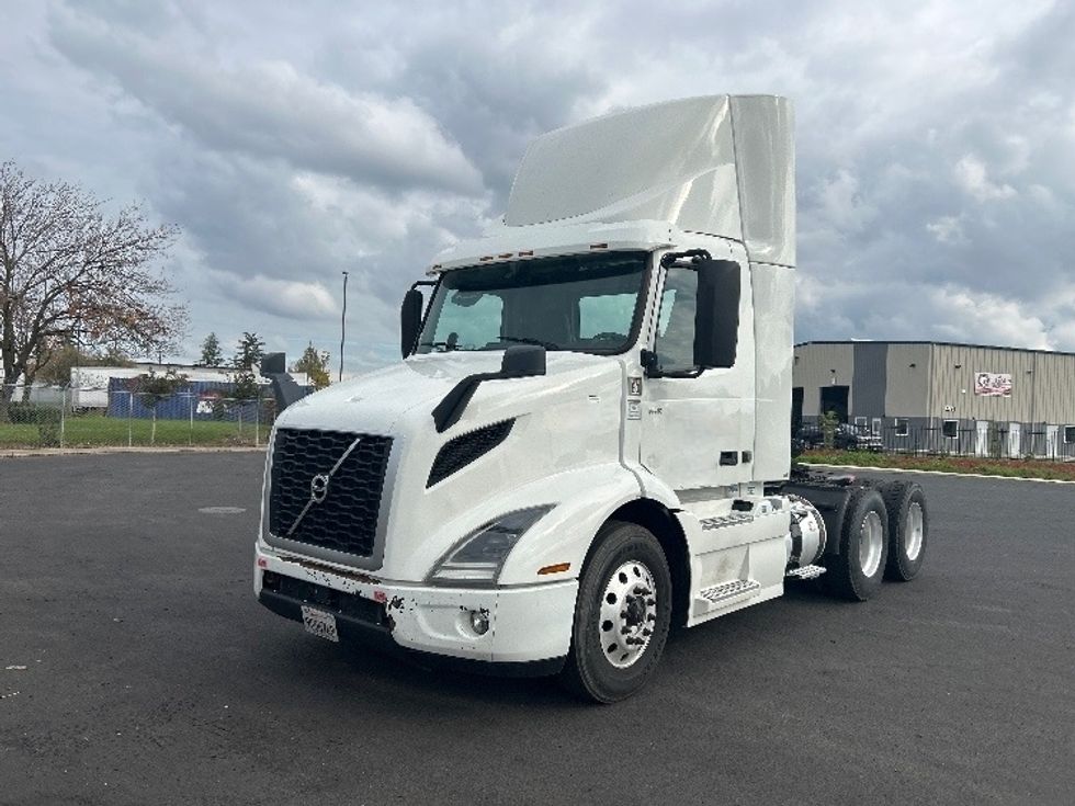 Day Cab Tractor-Heavy Duty Tractors-Volvo-2020-VNR64300-Stockton-CA-526,385\n\t\tmiles-$ 36,000 - Image 3