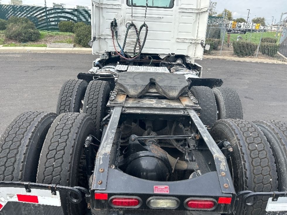 Day Cab Tractor-Heavy Duty Tractors-Volvo-2020-VNR64300-Stockton-CA-526,385\n\t\tmiles-$ 36,000 - Image 6