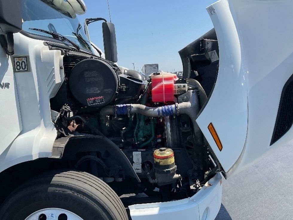 Day Cab Tractor-Heavy Duty Tractors-Volvo-2020-VNR64300-Stockton-CA-534,943\n\t\tmiles-$ 38,250 - Image 15