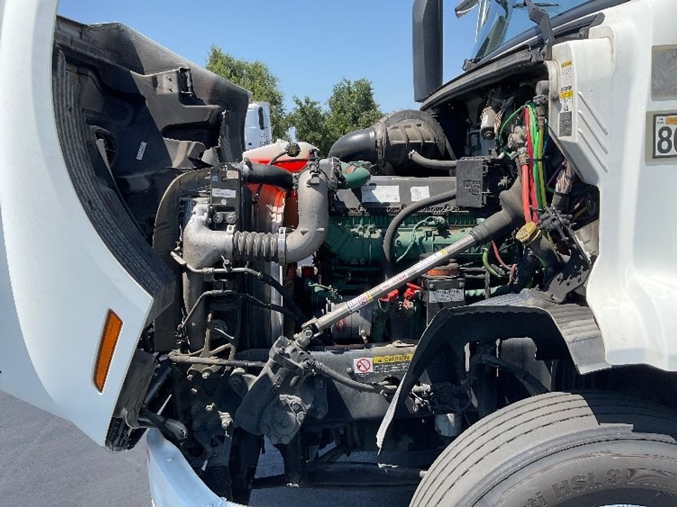 Day Cab Tractor-Heavy Duty Tractors-Volvo-2020-VNR64300-Stockton-CA-534,943\n\t\tmiles-$ 38,250 - Image 16