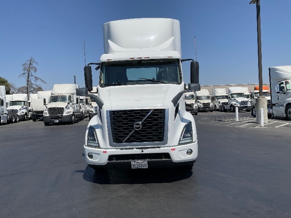2020 Volvo Truck VNR photo 2