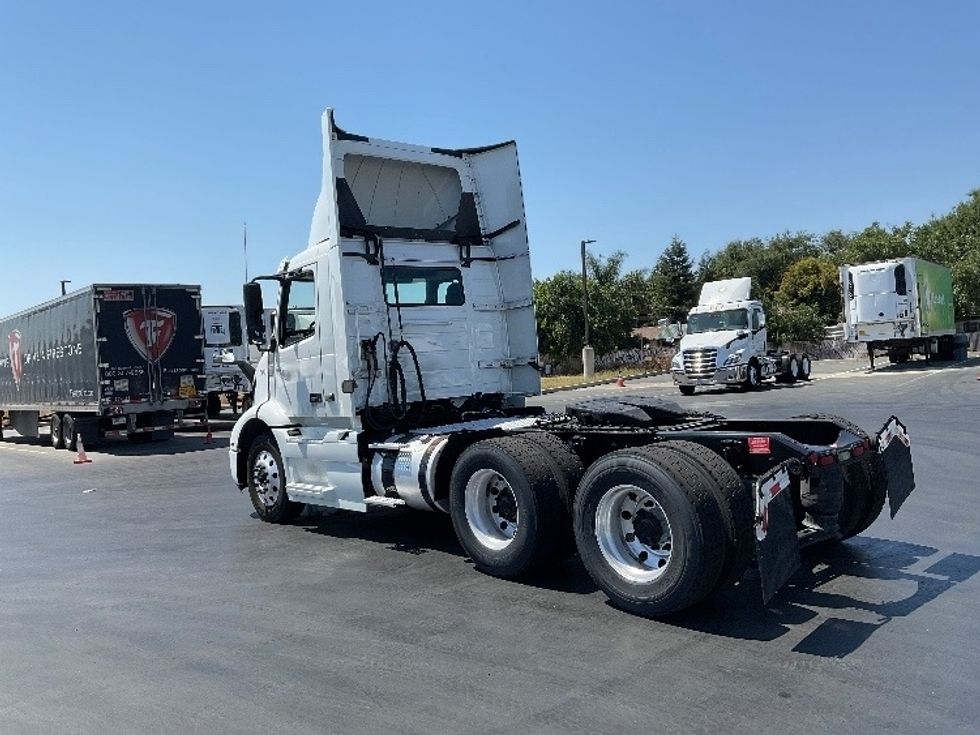 Day Cab Tractor-Heavy Duty Tractors-Volvo-2020-VNR64300-Stockton-CA-534,943\n\t\tmiles-$ 38,250 - Image 5