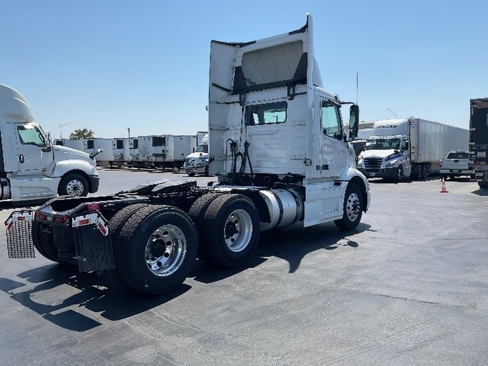 Day Cab Tractor-Heavy Duty Tractors-Volvo-2020-VNR64300-Stockton-CA-534,943\n\t\tmiles-$ 38,250 - Image 7