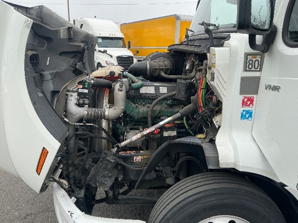 Day Cab Tractor-Heavy Duty Tractors-Volvo-2020-VNR64300-Stockton-CA-555,369\n\t\tmiles-$ 34,750 - Image 16