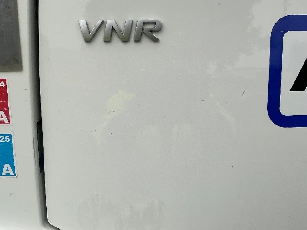 Day Cab Tractor-Heavy Duty Tractors-Volvo-2020-VNR64300-Stockton-CA-555,369\n\t\tmiles-$ 34,750 - Image 17