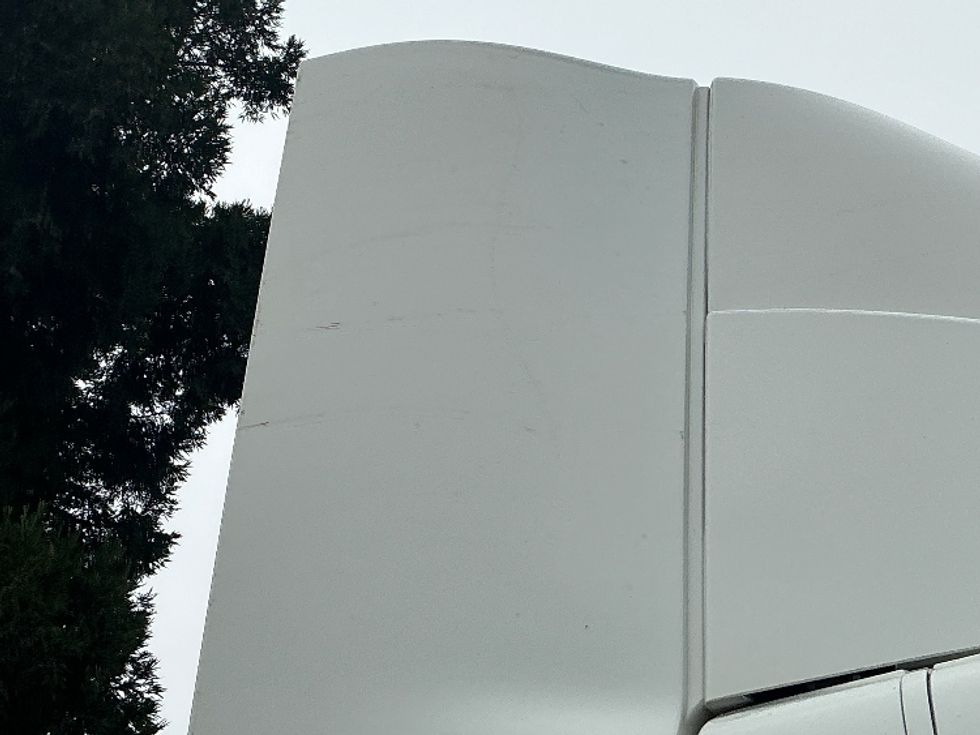 Day Cab Tractor-Heavy Duty Tractors-Volvo-2020-VNR64300-Stockton-CA-555,369\n\t\tmiles-$ 34,750 - Image 21