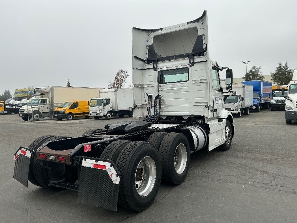 Day Cab Tractor-Heavy Duty Tractors-Volvo-2020-VNR64300-Stockton-CA-555,369\n\t\tmiles-$ 34,750 - Image 7